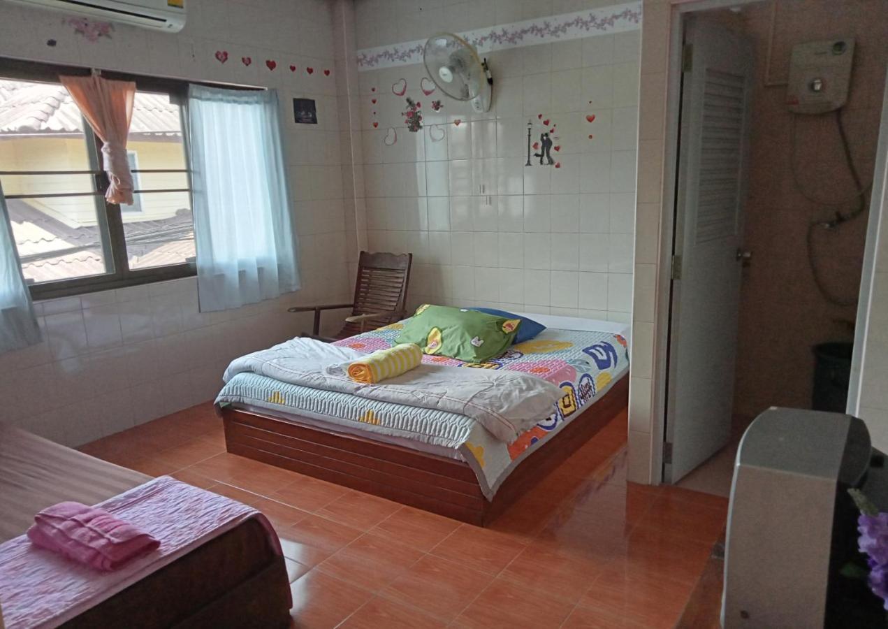 Np Guesthouse Трат Екстер'єр фото