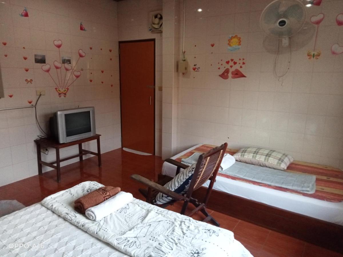 Np Guesthouse Трат Екстер'єр фото