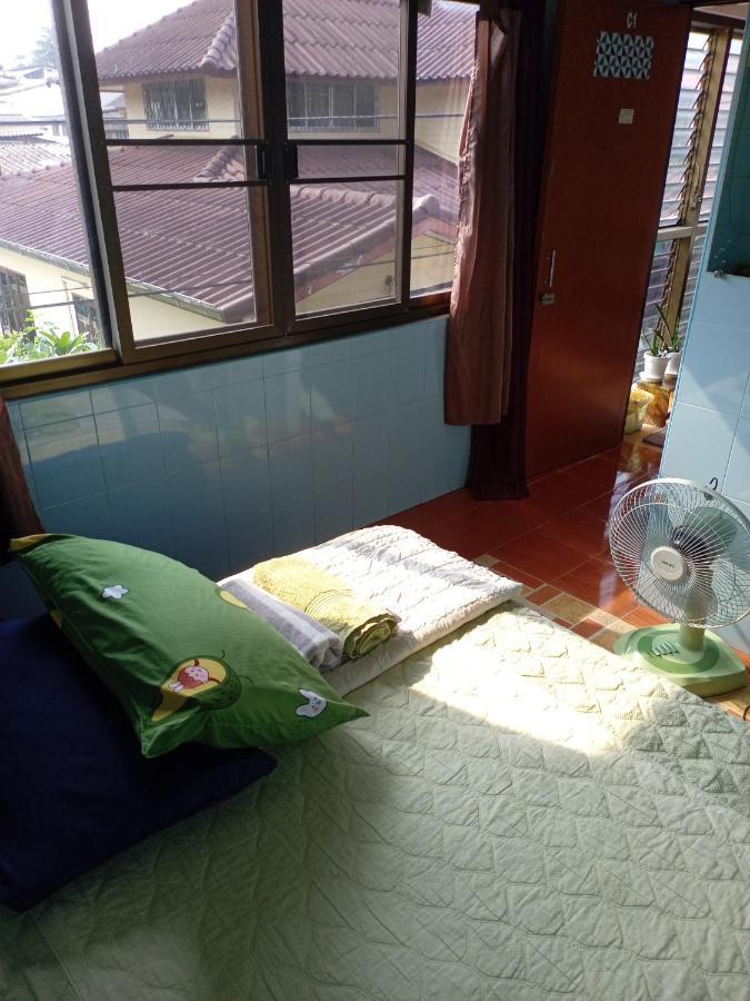 Np Guesthouse Трат Екстер'єр фото