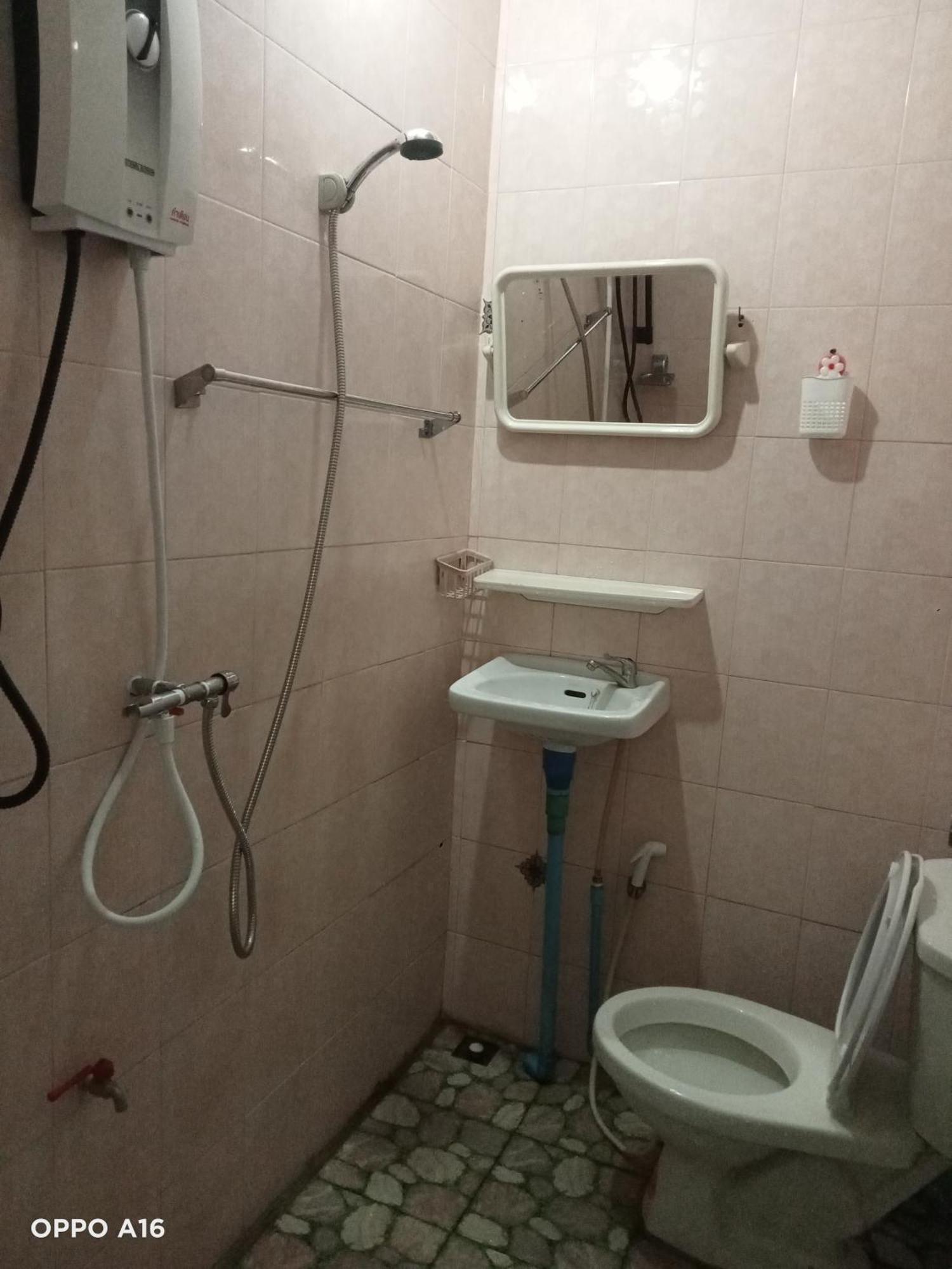 Np Guesthouse Трат Екстер'єр фото