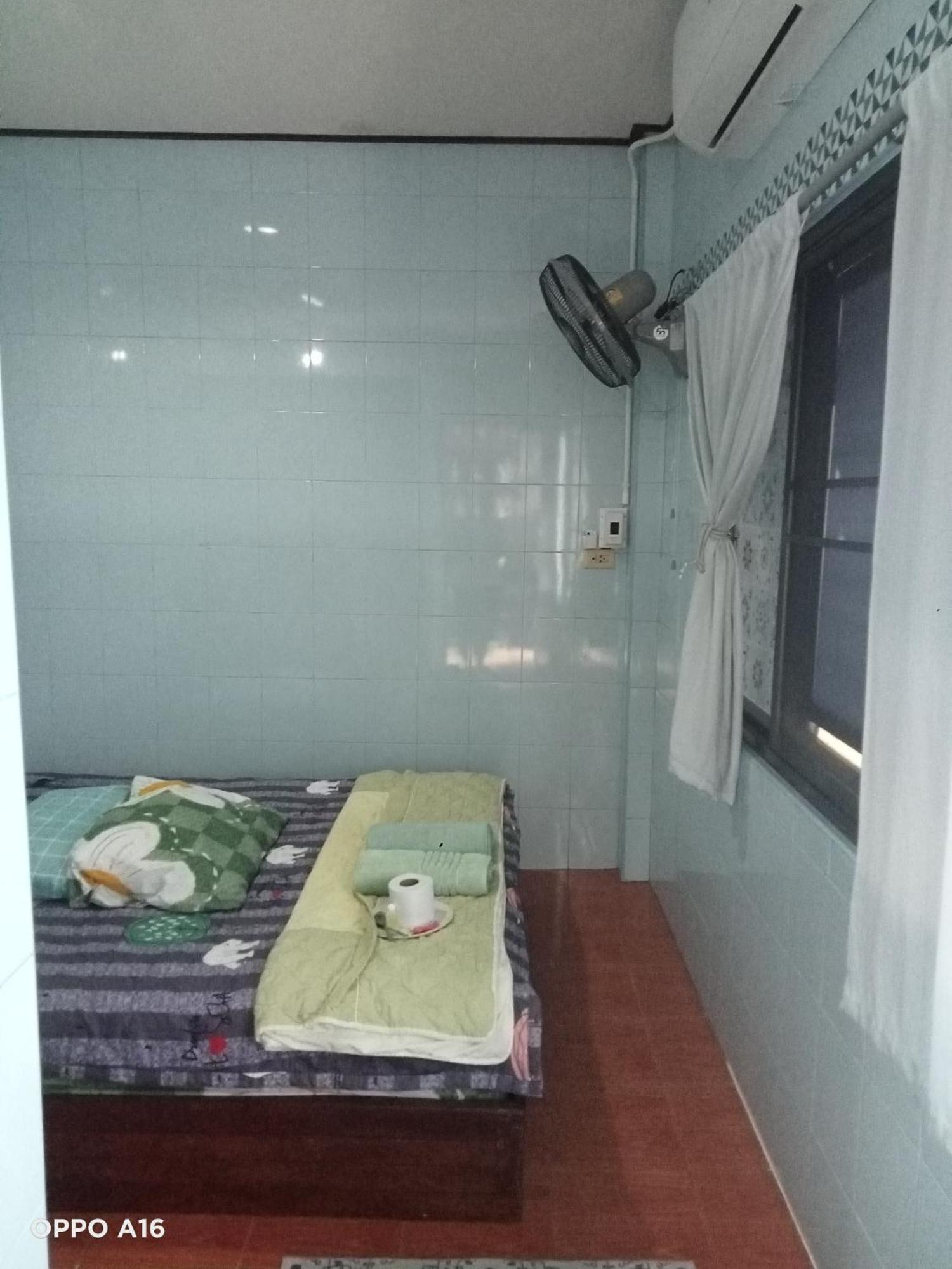 Np Guesthouse Трат Екстер'єр фото